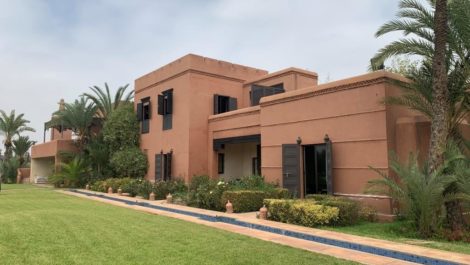 Belle demeure sur un terrain au coeur d’un parc de plus de 1,5 ha Belle demeure sur un terrain au coeur d’un parc de plus de 1,5 ha