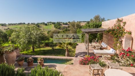 Domaine Berbère Traditionnel de 18 000 m² avec Piscine et Hammam – Vendu Rapidement