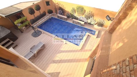 Somptueuse villa vendue rapidement près du Lycée Victor Hugo Somptueuse villa vendue rapidement près du Lycée Victor Hugo