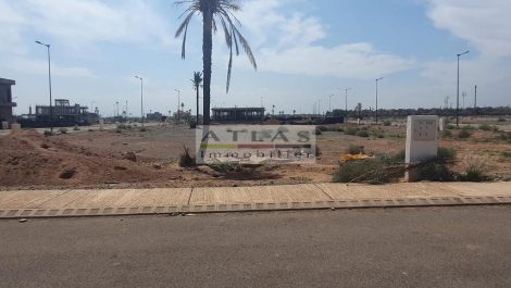 Marrakech : Terrain à bâtir en zone urbaine (villas)