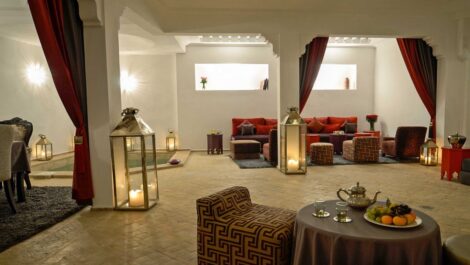 Riad – Maison d’hôtes épurée et lumineuse, bassin, jacuzzi, hammam, très bonne situation Riad – Maison d’hôtes épurée et lumineuse, bassin, jacuzzi, hammam, très bonne situation
