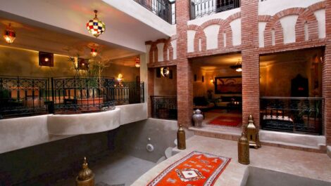 Maison d’hôtes 3 patios,17 chambres, SPA, à côté de la Place Maison d’hôtes 3 patios,17 chambres, SPA, à côté de la Place