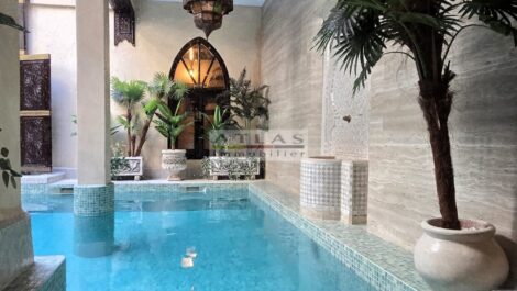 Riad d’Exception à vendre – 4 Suites, Possibilité 5, avec Piscine Chauffée à contre-courant Riad d’Exception à vendre – 4 Suites, Possibilité 5, avec Piscine Chauffée à contre-courant