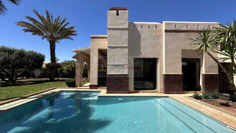 Élégante villa avec piscine privée dans résidence sécurisée près de Marrakech Élégante villa avec piscine privée dans résidence sécurisée près de Marrakech