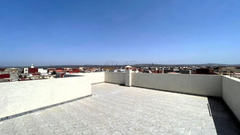 Appartement en duplex avec toit-terrasse privatif au cœur de la ville nouvelle Appartement en duplex avec toit-terrasse privatif au cœur de la ville nouvelle